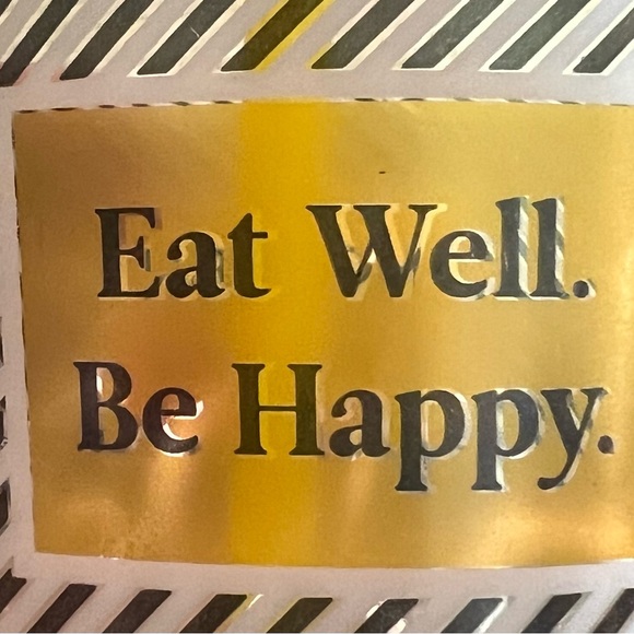 Hi 👋🏼 im Robert. Please leave a comment so I can check out your closet also - Picture 2 of 3